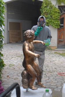Cleaning of the bronze with hydrochloric acid