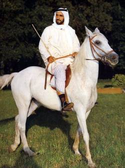 Sheikh Zayed zu Pferde