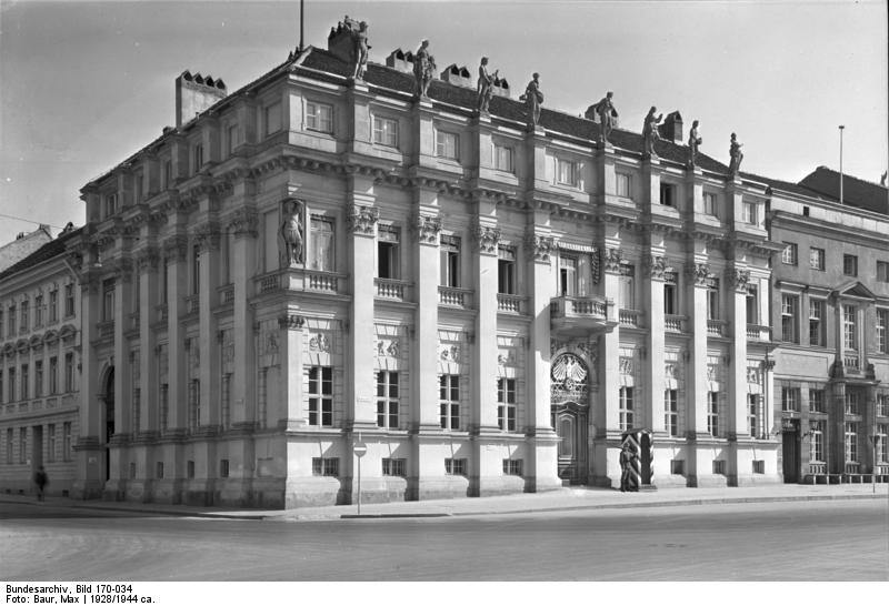 Plögerscher Gasthof vor 1945, Bundesarchiv, Bild 170-034 / Max Baur / CC-BY-SA 3.0